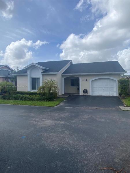 PATIO HOMES OF DORAL PINE