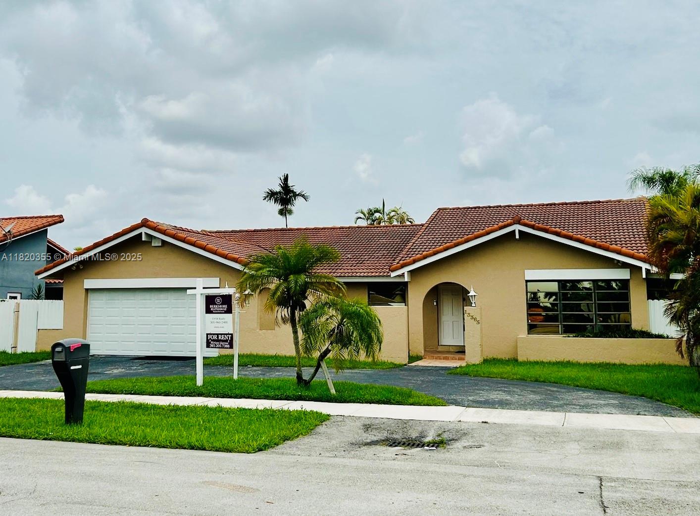 UNIV PARK EAST SEC 1 - фото