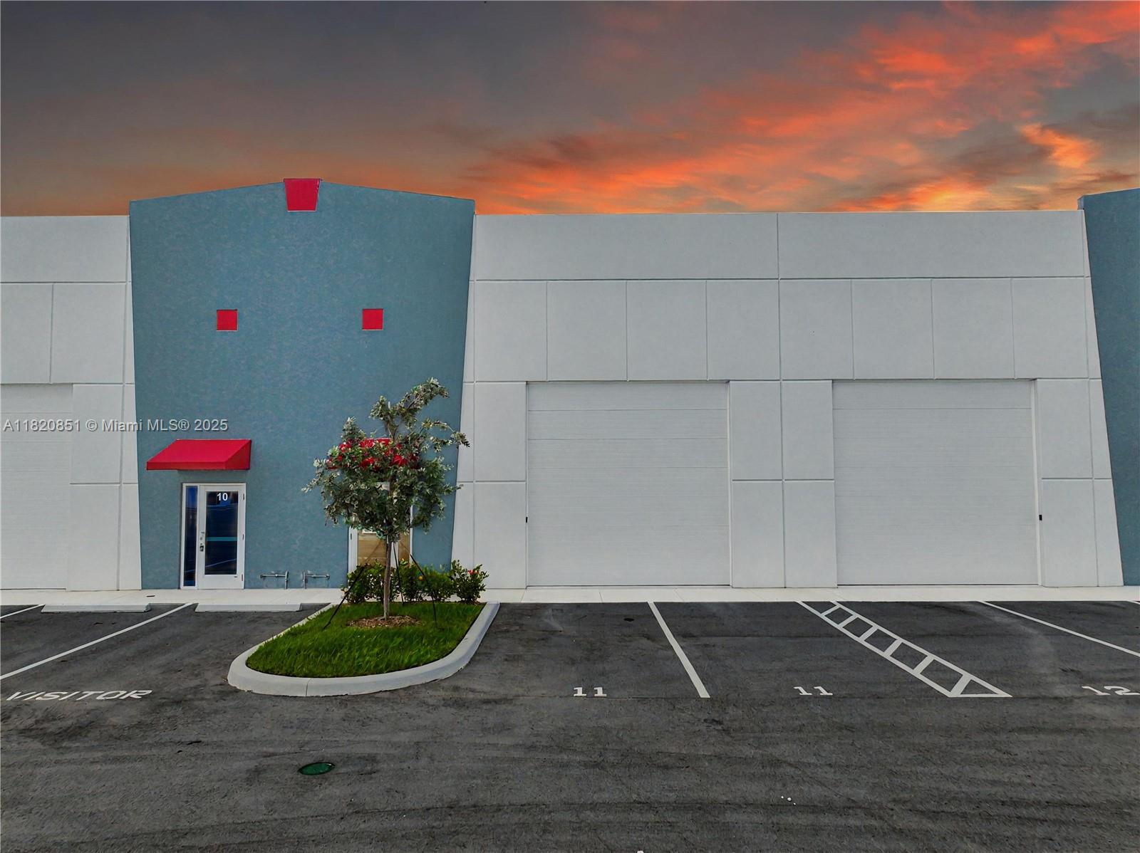 Commercial - фото