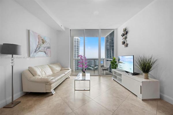 18201 COLLINS AVE #4705, SUNNY ISLES BEACH, FL 33160