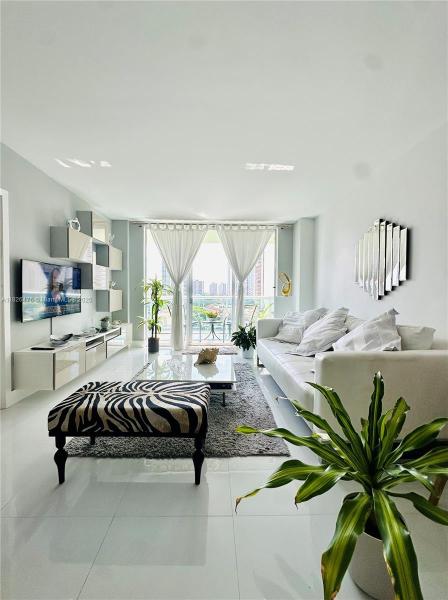 19390 COLLINS AVE #911, SUNNY ISLES BEACH, FL 33160