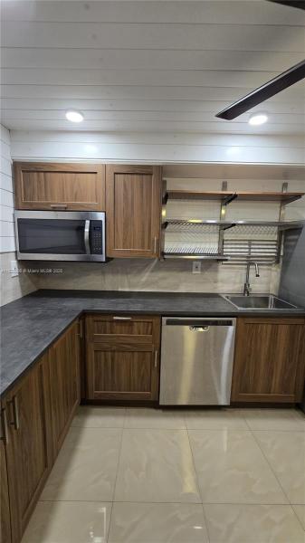 1000 PARKVIEW DR #218, HALLANDALE BEACH, FL 33009