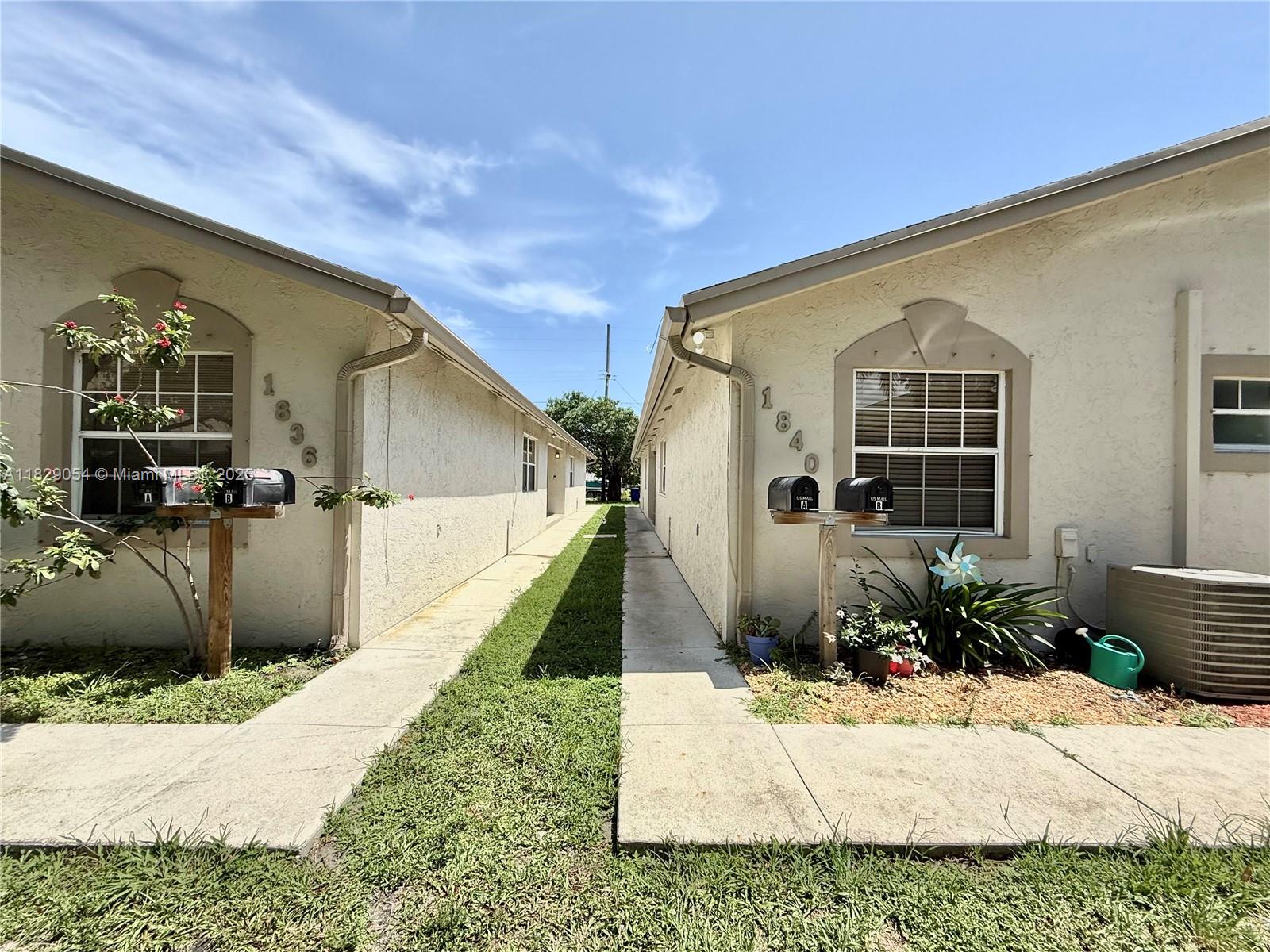 HOLLYWOOD - фото