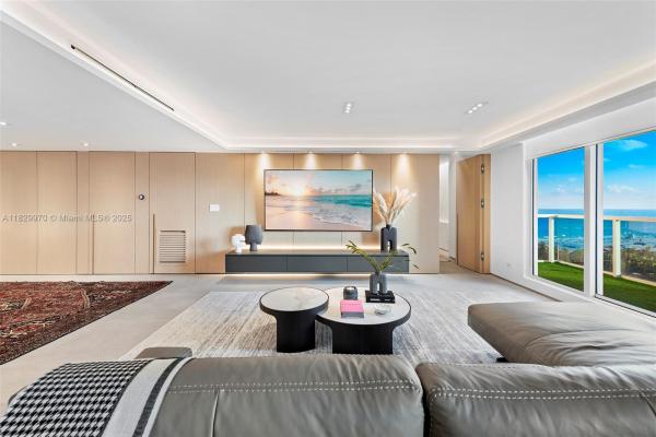 RONEY PALACE/ONE HOTEL