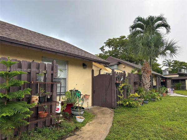 VILLAS AT CARRIAGE HILLS