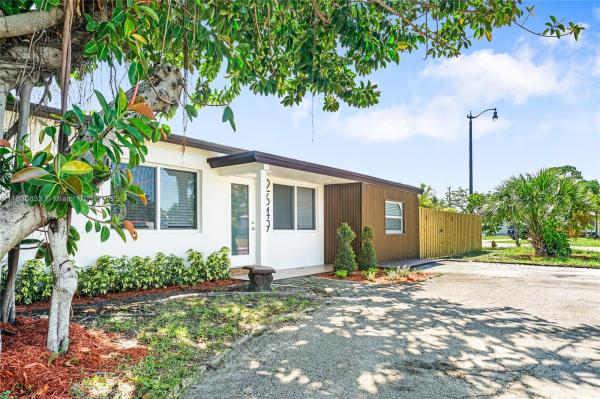 COLLIER MANOR FIRST ADD