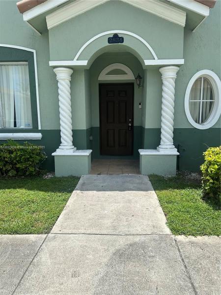 SHOMA TOWNHOMES AT KEYSCO