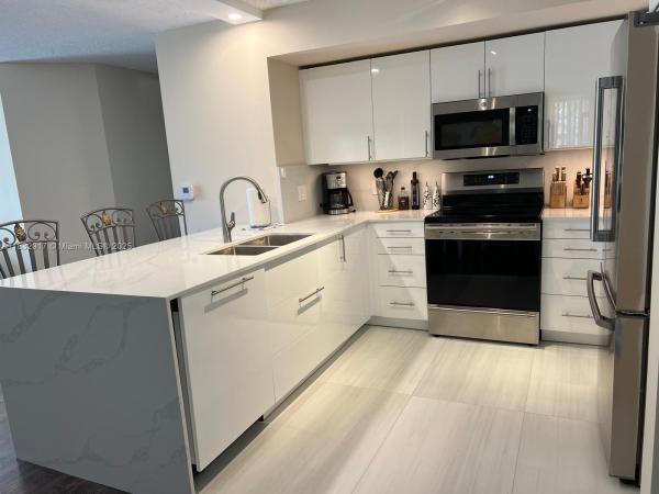 THE YACHT CLUB AT AVENTURA