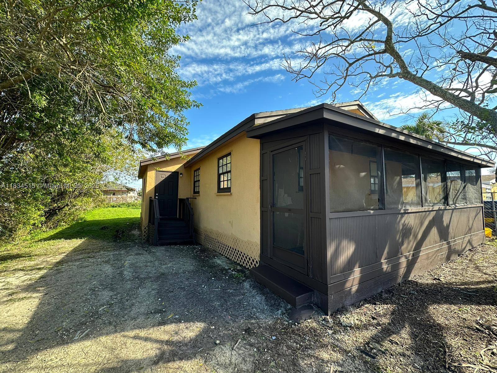 SOUTH BAY - фото