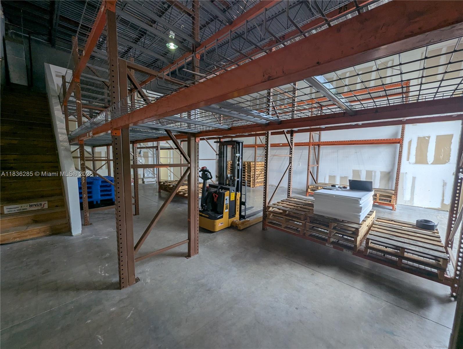 Commercial - фото