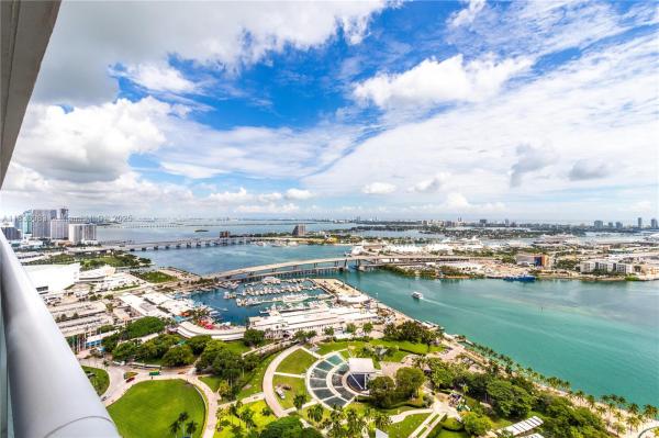 50 BISCAYNE CONDO