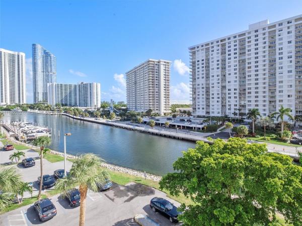 400 KINGS POINT DR #523, SUNNY ISLES BEACH, FL 33160