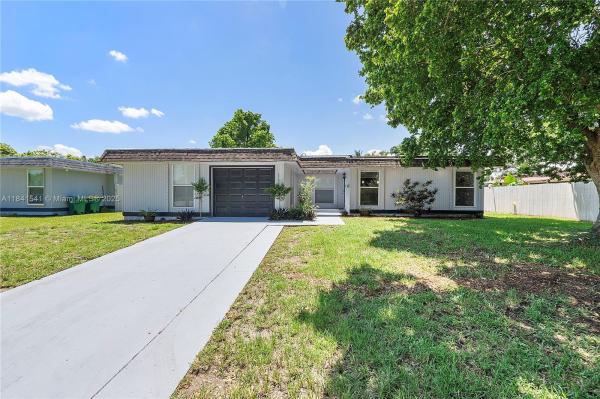 MAINLANDS OF TAMARAC LAKE