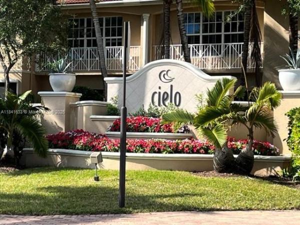 CIELO TOWNHOMES AT SHOPS