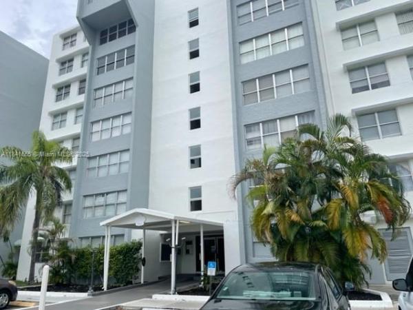 DADELAND PLACE CONDO