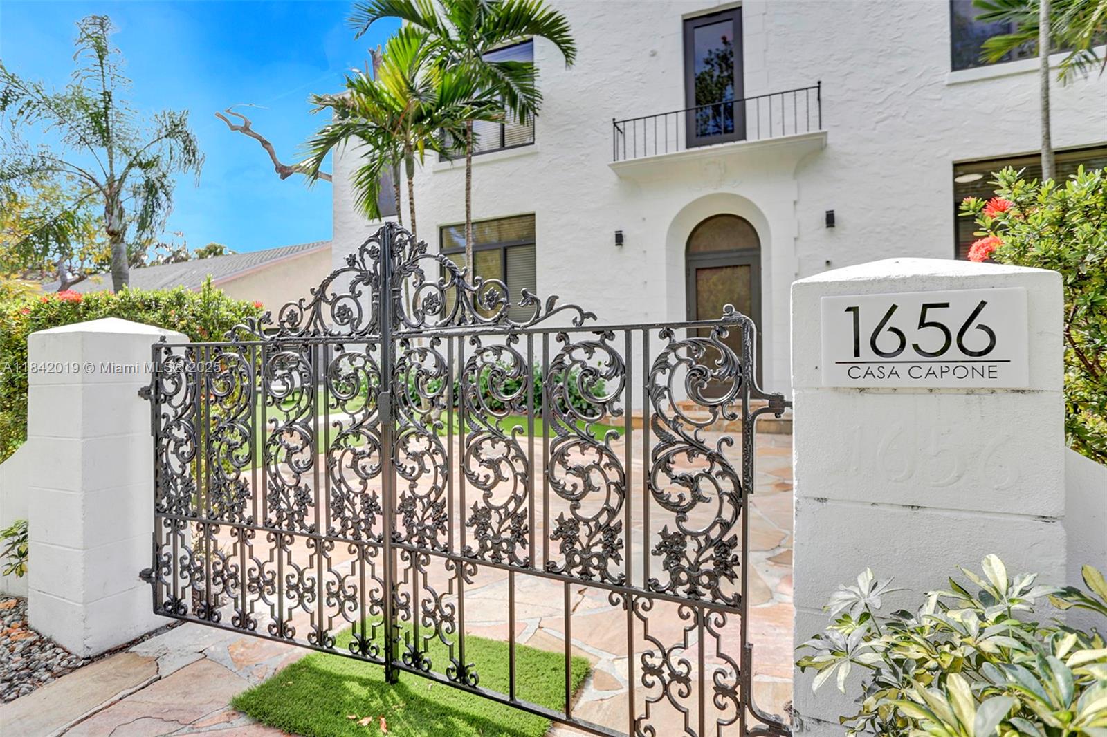 HOLLYWOOD - фото