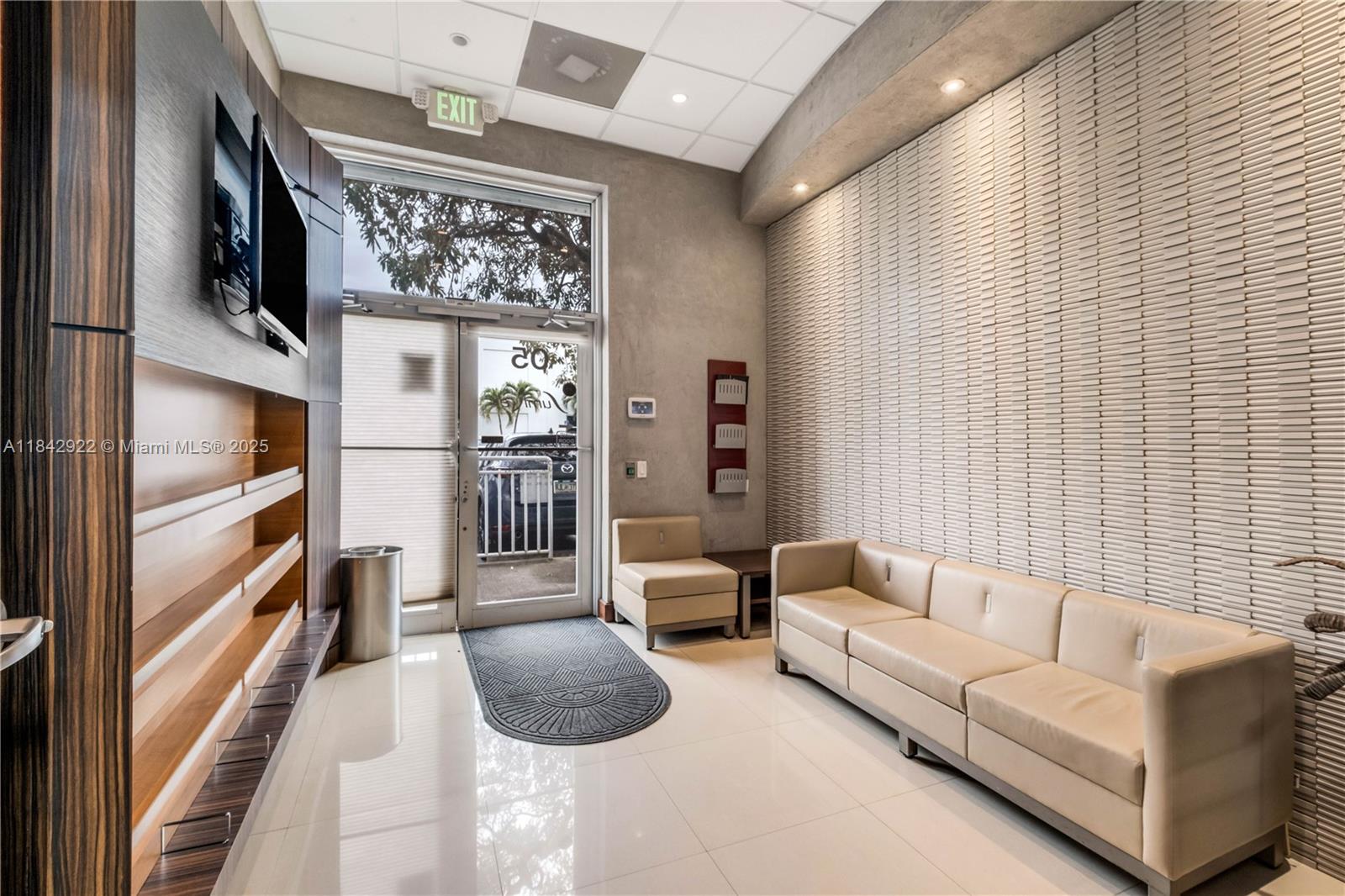 Miami Airport Center / 5 - фото