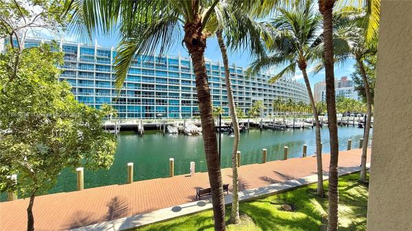 3001 NE 185TH ST #201, AVENTURA, FL 33180