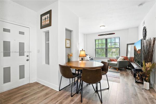 VENETIAN MANOR CONDO