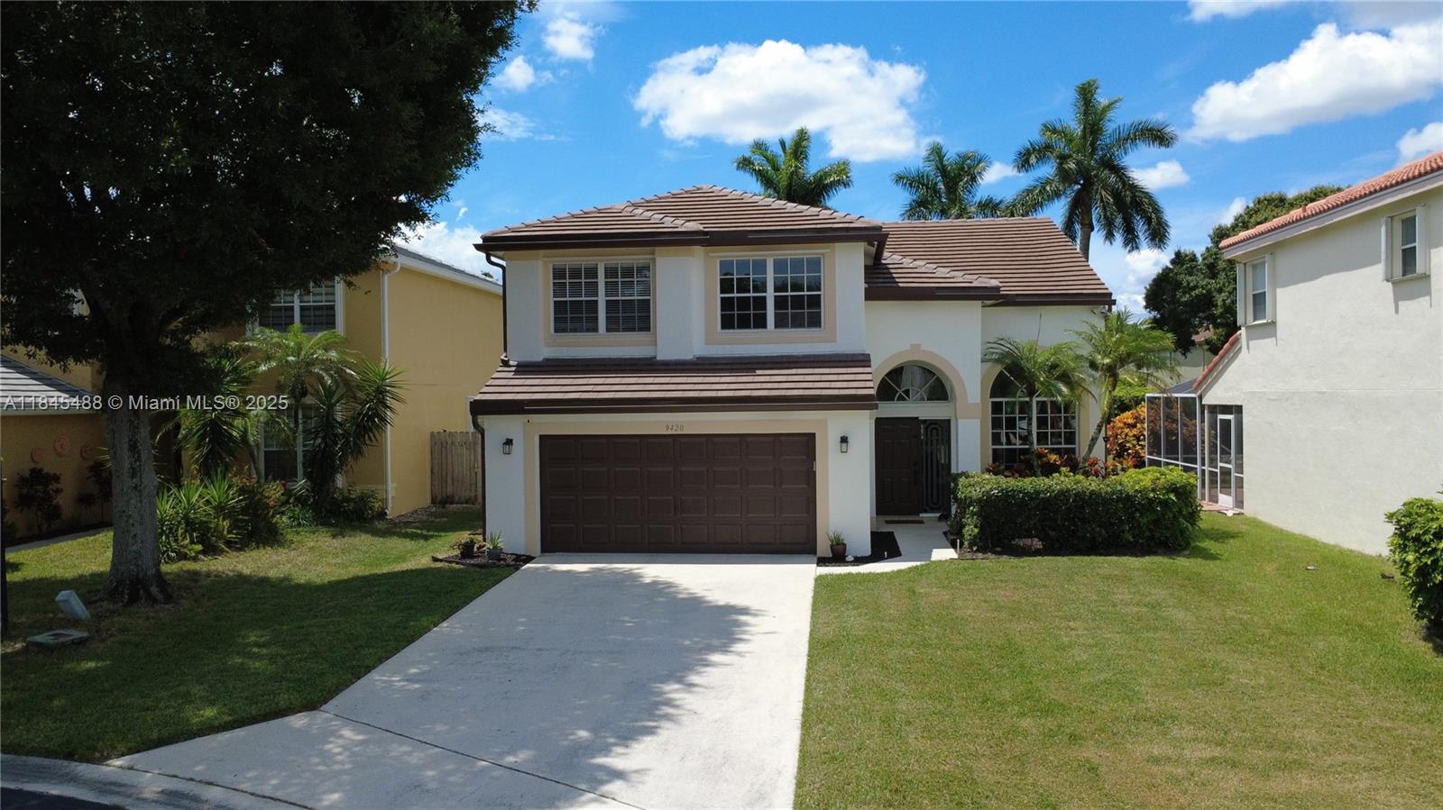 SYMPHONY BAY - фото