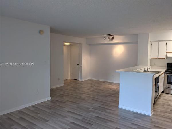 HOLLYWOOD PARC CONDO