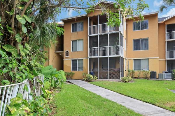WINDWARD LAKES CONDO