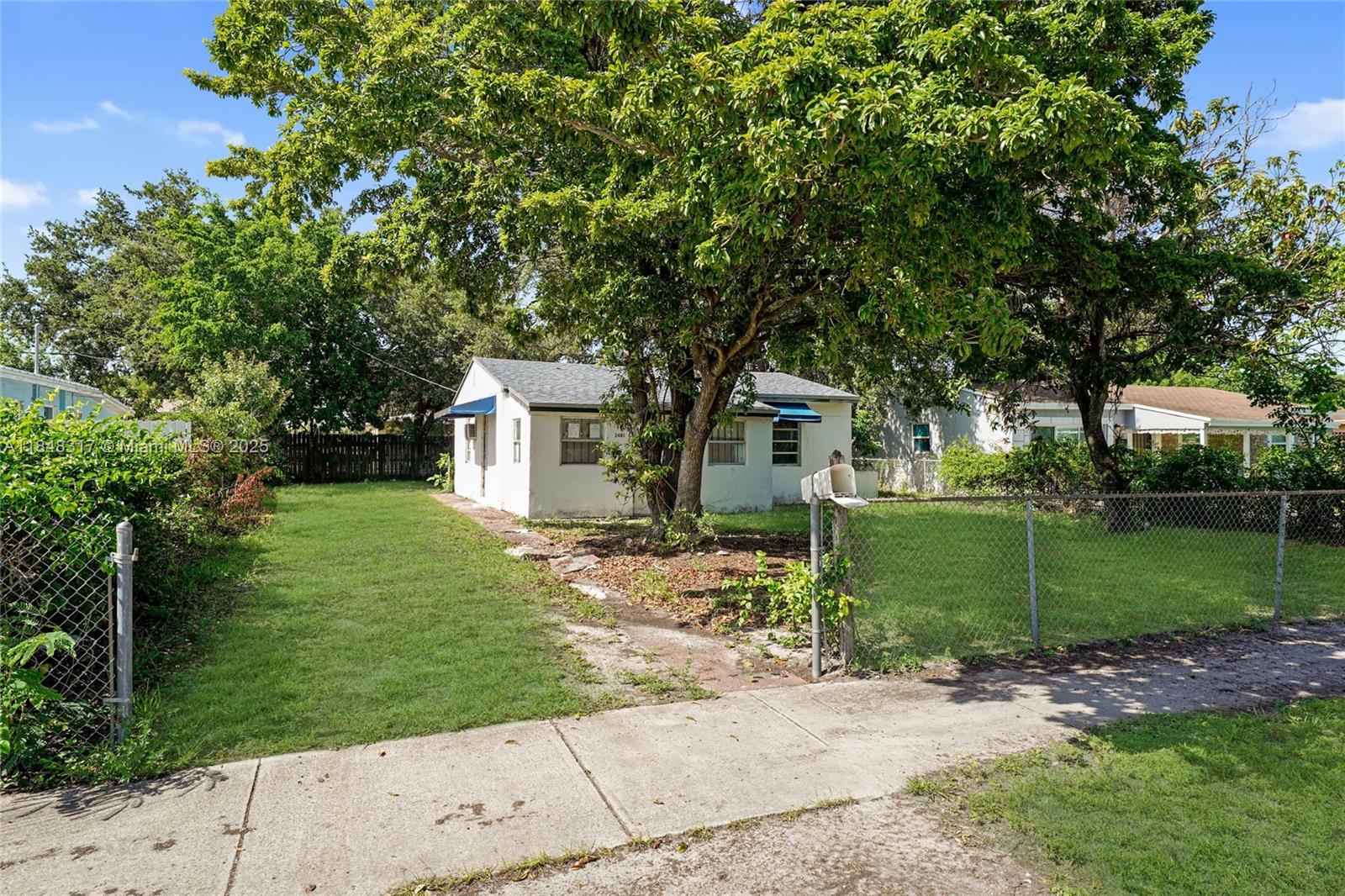 LONG ESTATES - фото