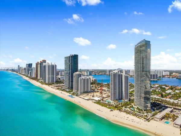 18975 COLLINS AVE #302, SUNNY ISLES BEACH, FL 33160