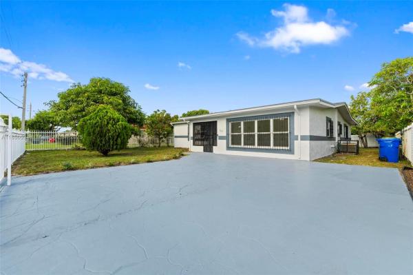 LAUDERDALE MANORS AMD PLA