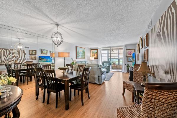 Sunrise Lakes Condominium