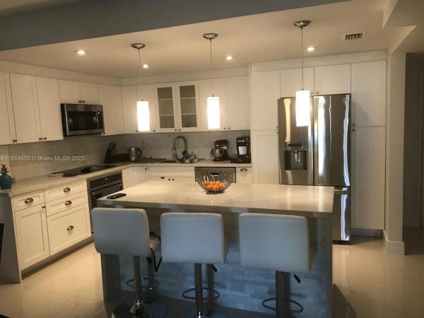 19390 COLLINS AVE #417, SUNNY ISLES BEACH, FL 33160