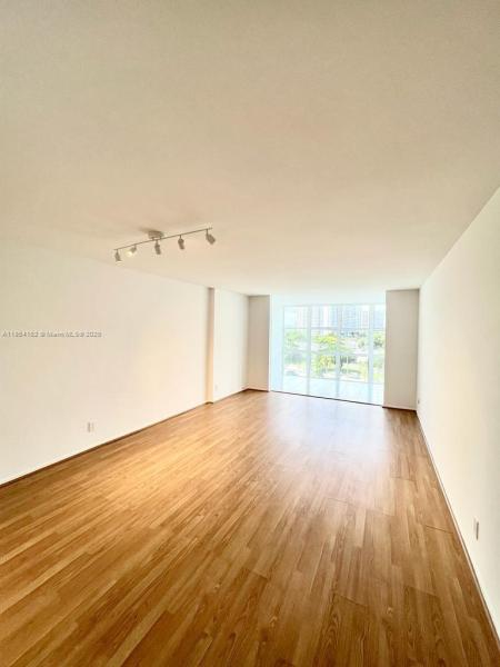 800 PARKVIEW DR #605, HALLANDALE BEACH, FL 33009