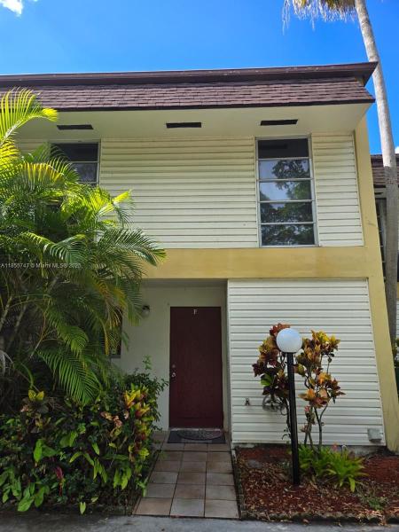 HOLLYWOOD GARDENS CONDOMI