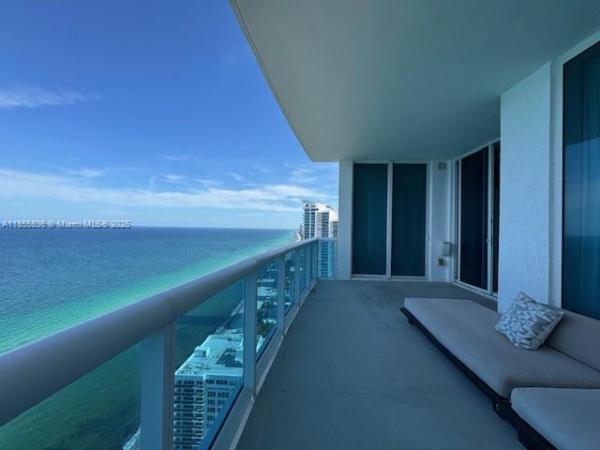 2711 S OCEAN DR #3404, HOLLYWOOD, FL 33019
