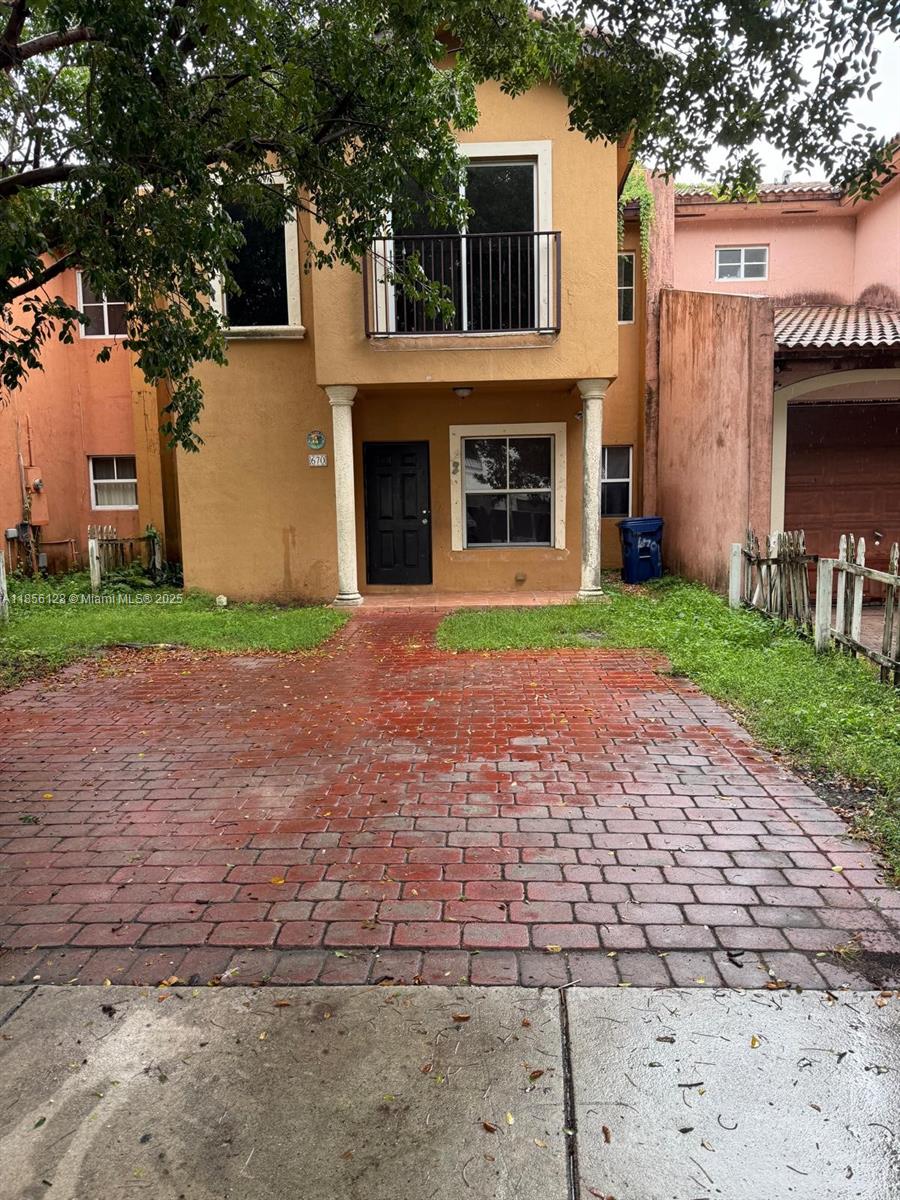 Townhouse - фото