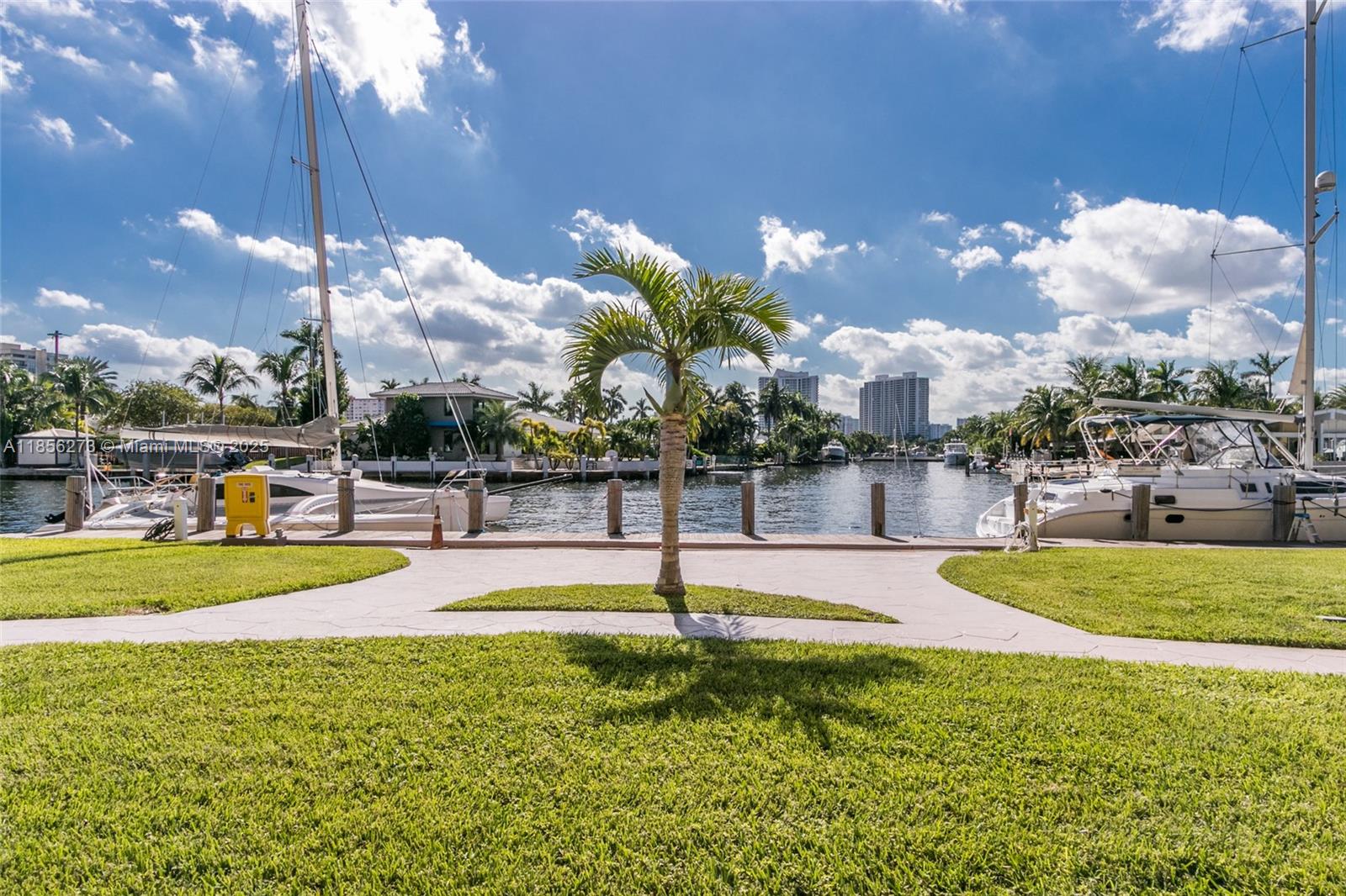 YACHT CLUB CONDO (THE) - фото