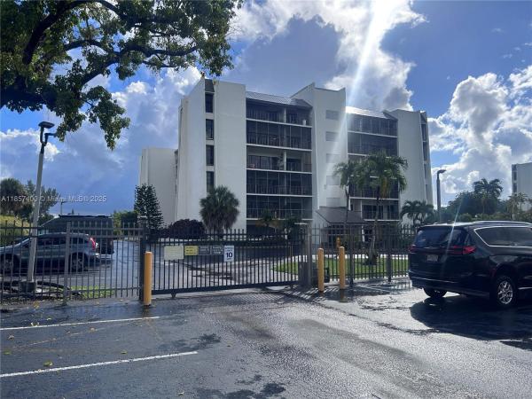 RACQUET CLUB OF KENDALE