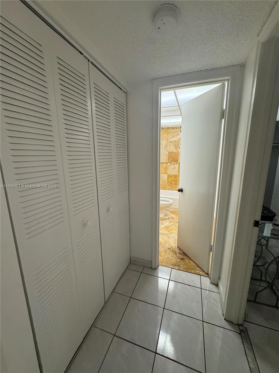 SAMARI LAKE EAST CONDO - фото