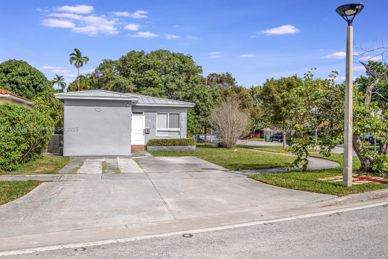 BRICKELL ESTATES - фото