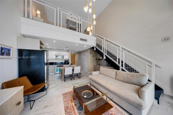 253 NE 2ND ST #427, MIAMI, FL 33132