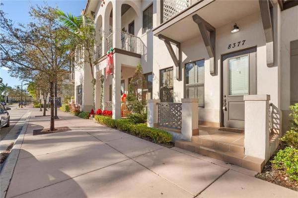 DOWNTOWN DORAL DUTCHER