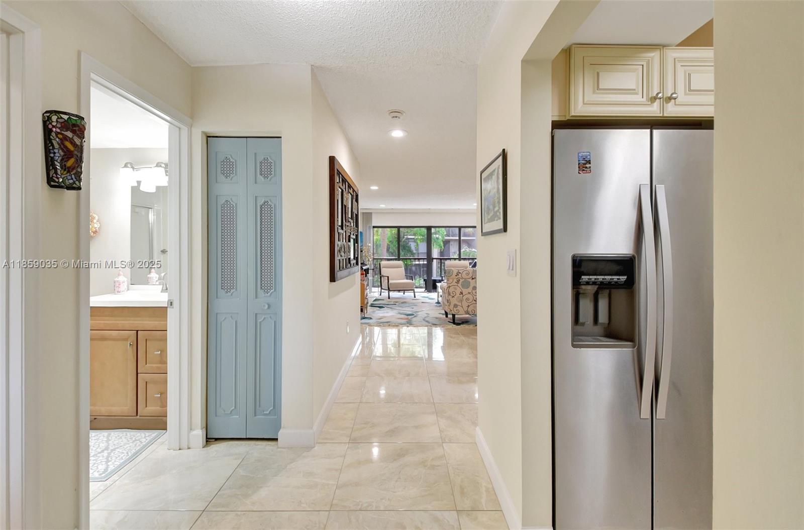 SOUTHGATE - фото