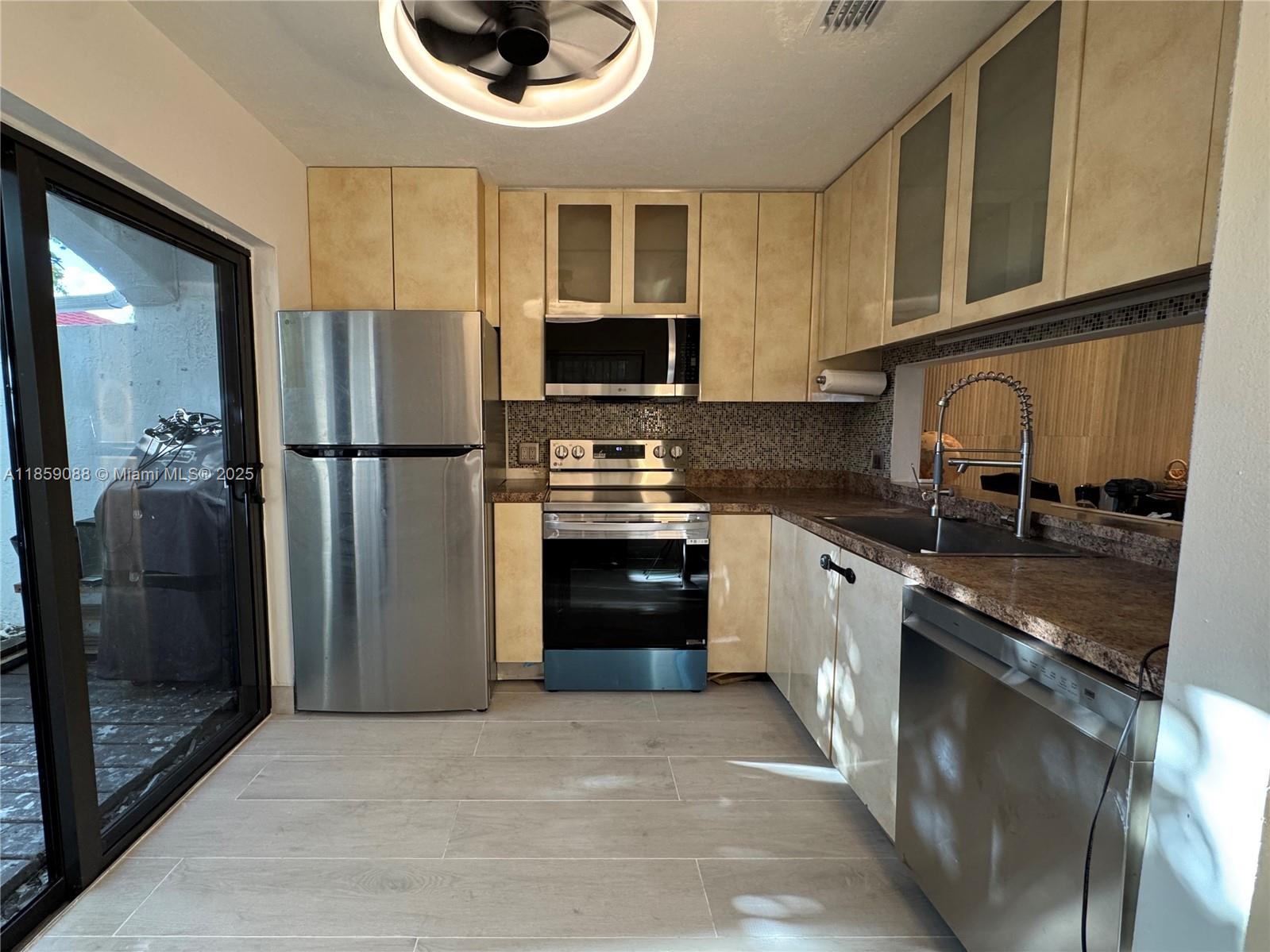 MARINER VILLAGE TH CONDO - фото