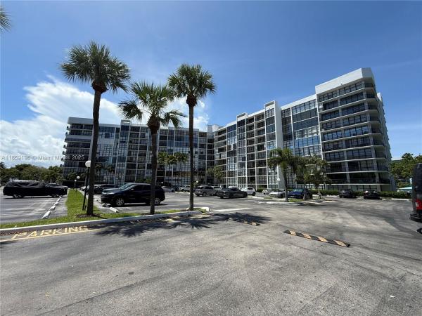800 PARKVIEW DR #405, HALLANDALE BEACH, FL 33009