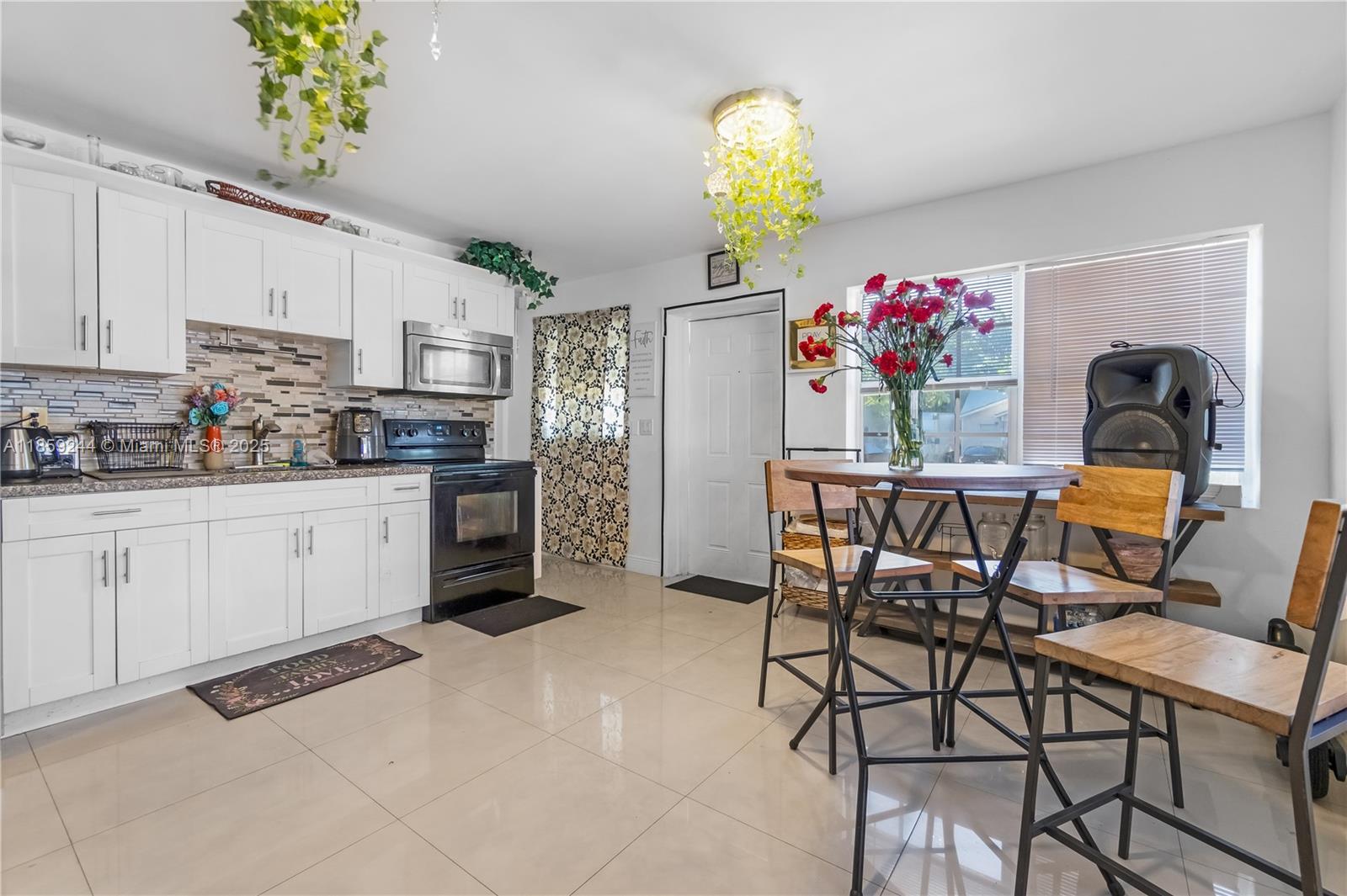 HOLLYWOOD PARK - фото