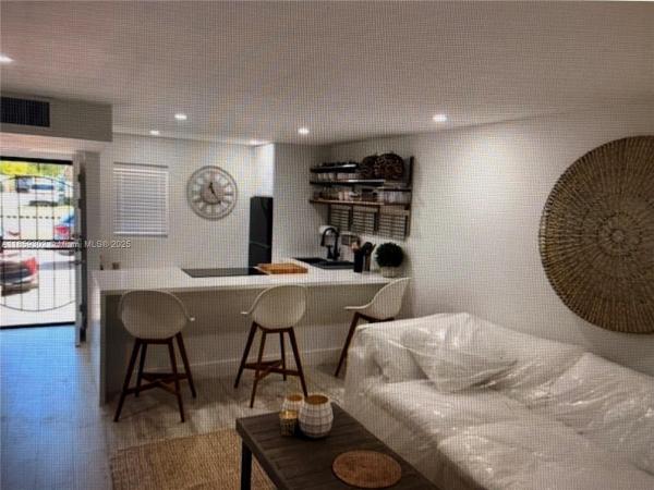 BISCAYNE LAKE GARDENS