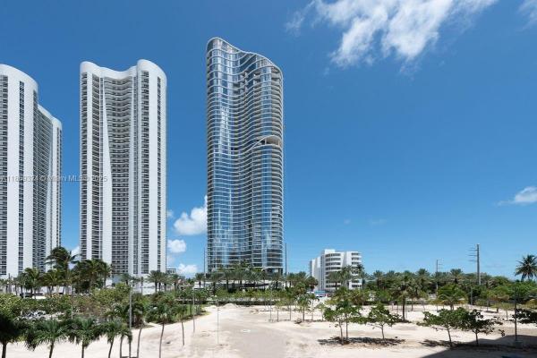 100 BAYVIEW DR #210, SUNNY ISLES BEACH, FL 33160