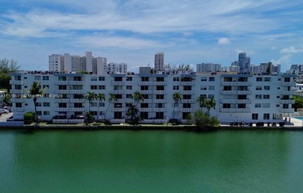 Waterway Plaza Condo