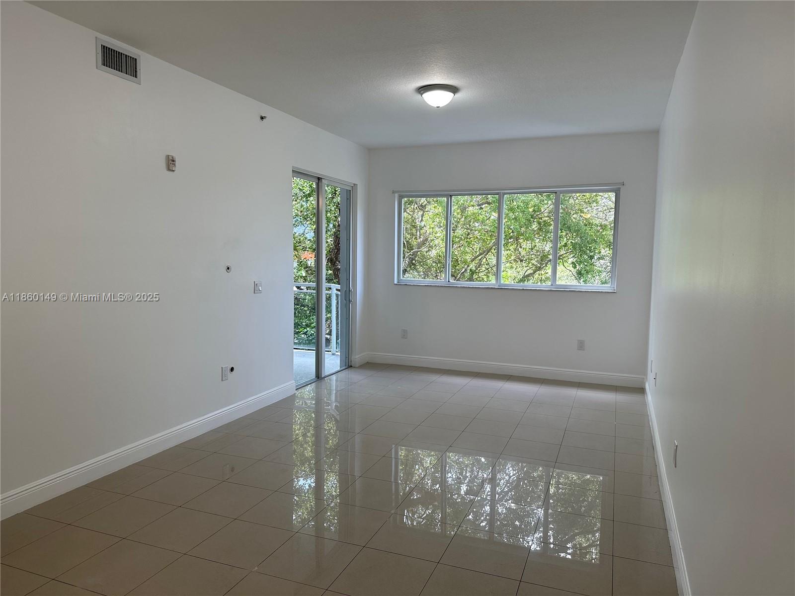 MILANA CONDO - фото