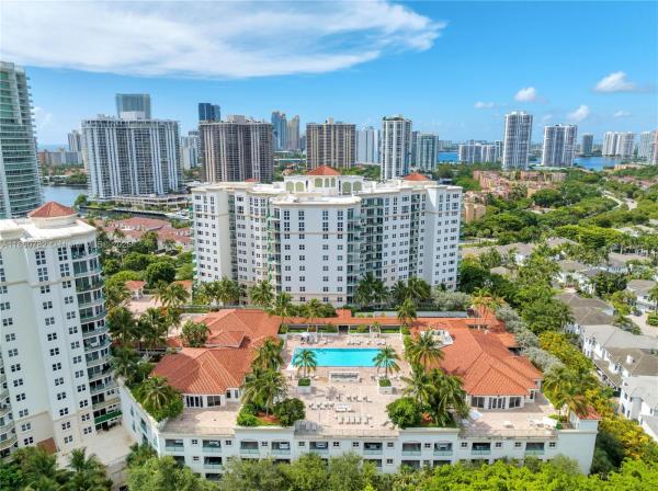 19900 E COUNTRY CLUB DR #308, AVENTURA, FL 33180